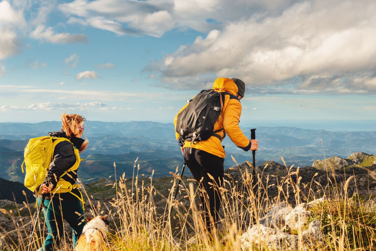 Trekking jako forma aktywnego wypoczynku – korzyści dla zdrowia i kondycji